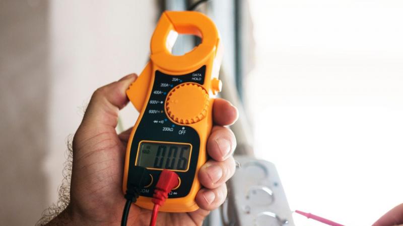 Teste de tensão elétrica: como garantir a segurança e eficiência em suas instalações elétricas